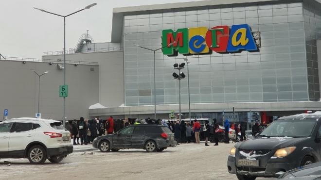 В «Мега Дыбенко» эвакуируют посетителей