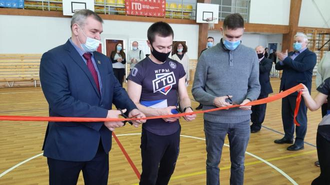 Выборгский спортзал "Фаворит" получил новое оборудование для подготовки к ГТО