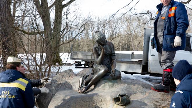 Царское Село впервые за 30 лет покинула знаменитая скульптура «Девушка с кувшином»