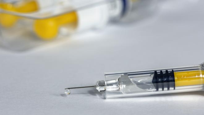 Роспотребнадзор одобрил вакцину «ЭпиВакКорона» для лиц старше 60 лет