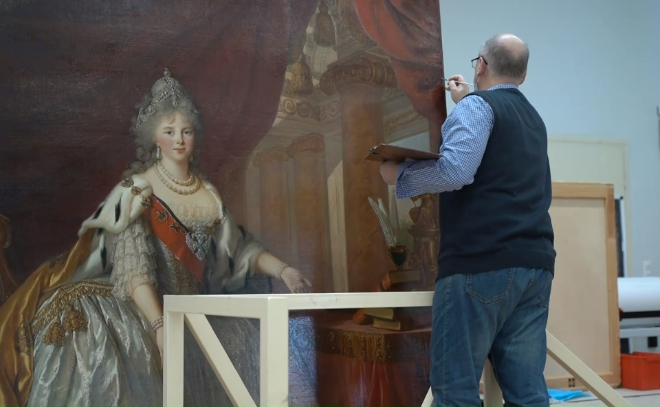 В Эрмитаже отреставрируют портреты женщин императорского двора
