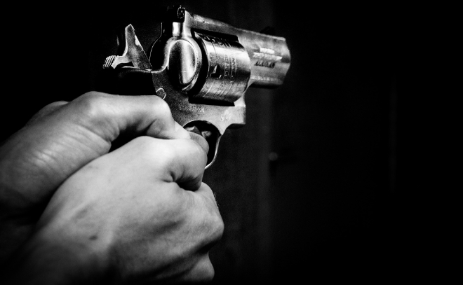 В Гатчине молодой человек дважды выстрелил в своего знакомого из травматического пистолета