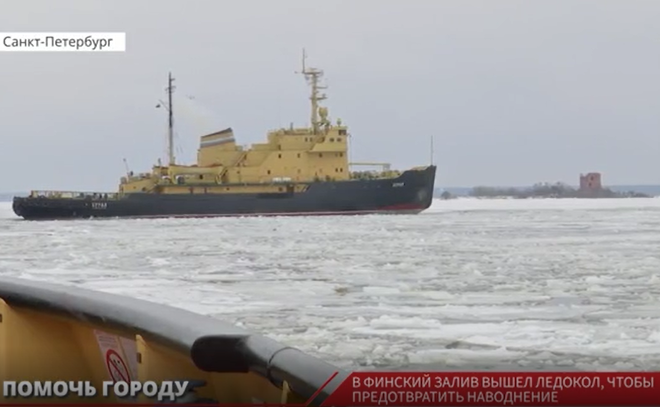 В Финский залив вышел ледокол "Буран", чтобы предотвратить наводнение