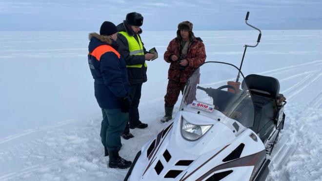 Сотрудники ГИМС напоминают, что в Ленобласти запрещено выезжать на лед на любом транспорте