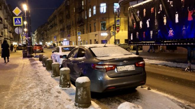 Петербургские водители не соблюдают правила парковки на улице Рубинштейна