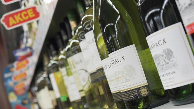 В России предложили убрать крепкий алкоголь из продуктовых магазинов. Как на инициативу отреагировала общественность