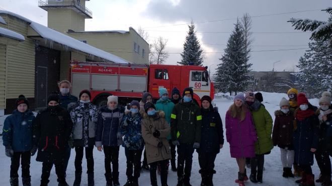 Для школьников из Волхова провели экскурсию в пожарно-спасательную часть