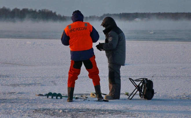В Волховском районе спасатели ловят рыбаков-экстремалов