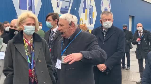 Александр Дрозденко и вице-премьер Виктория Абрамченко прибыли на мусороперерабатывающий комплекс в Петербурге
