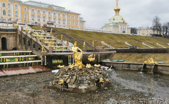 «Самсон» готовится встречать посетителей: в Петергофе прошёл технический пуск главного фонтана