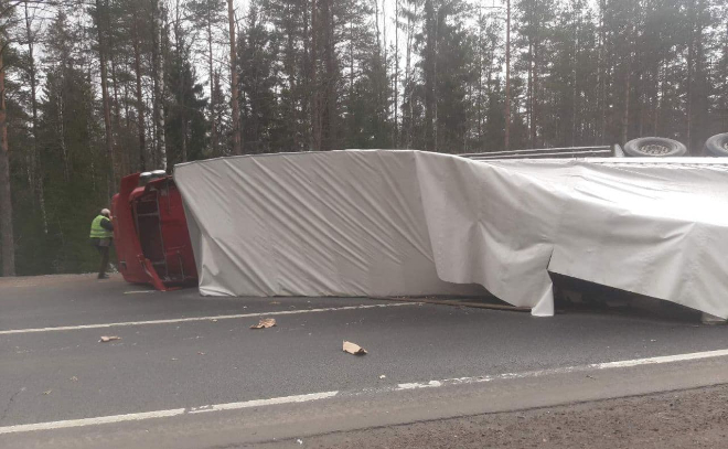 Трасса «Скандинавия» перекрыта для грузовиков из-за ДТП