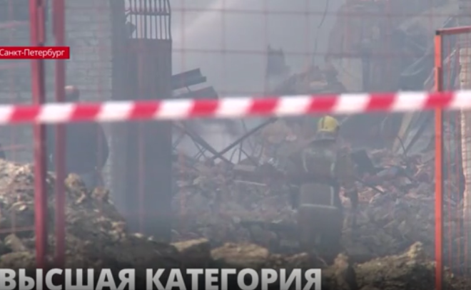 Больше суток пожарные продолжают бороться с огнём на месте "Невской мануфактуры" в Петербурге
