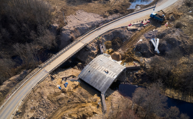 В Кировском районе завершается капитальный ремонт моста через реку Ковру