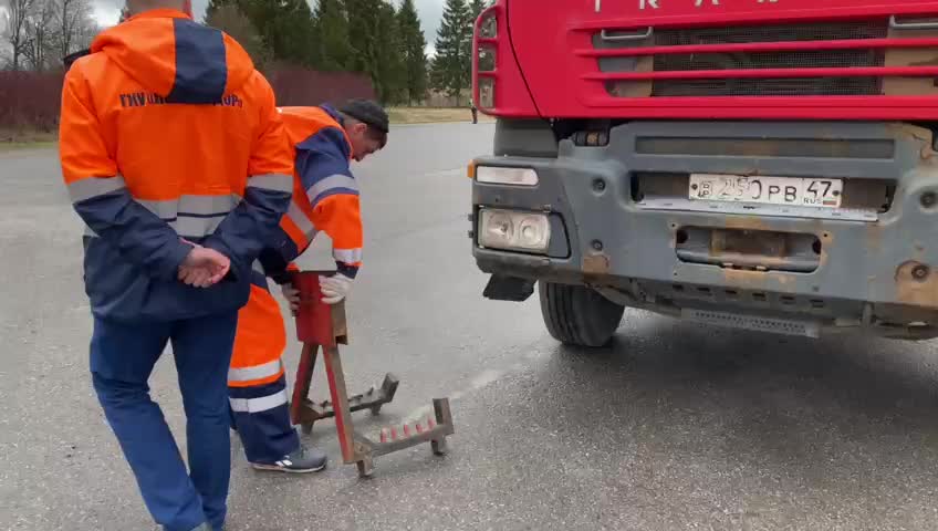 В Ломоносовском районе взвешивают большегрузы в связи с просушкой дорог