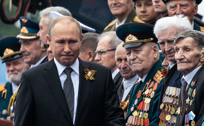 Владимир Путин обратился к ветеранам во время речи на Параде Победы