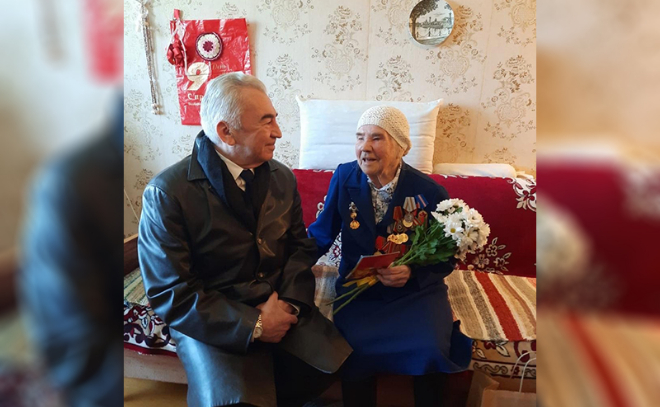 Сергей Бебенин поздравил ветерана войны из поселка Важины Марию Миронову