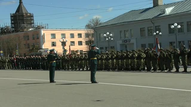 В торжественном параде Победы в Луге приняли участие свыше 500 военнослужащих ЗВО