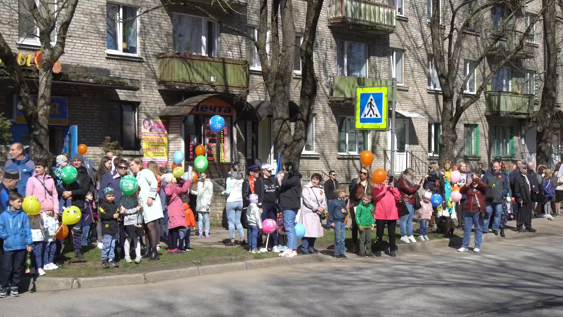 В Ивангороде День Победы отметили торжественным парадом и городским гулянием