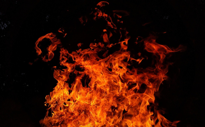 Ночью в Мурино горел жилой дом: эвакуировали десять человек