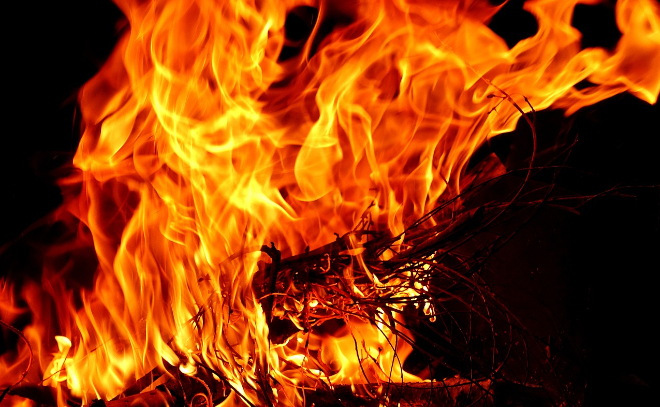 Пламя в квартире во Всеволожске тушили 16 пожарных