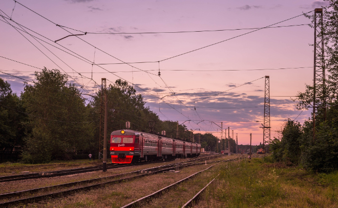 С начала года вандалы изрисовали более 30 электричек Октябрьской железной дороги