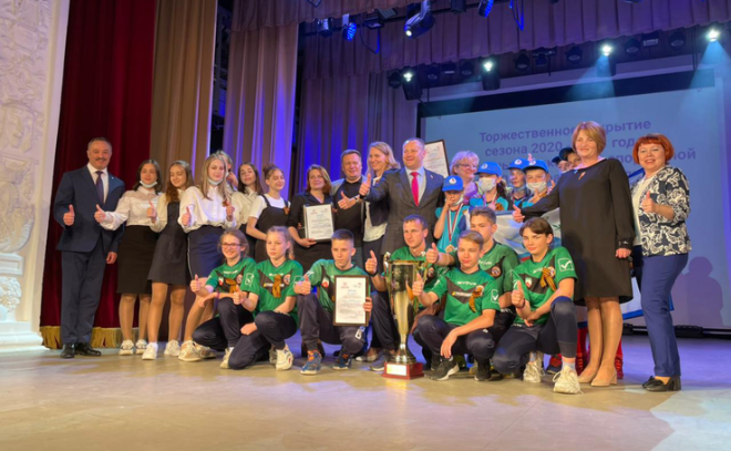 Юные атлеты из Волхова стали лучшим школьным спортивным клубом Ленобласти
