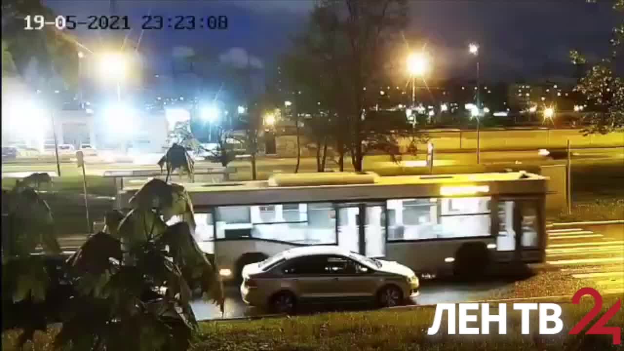 На Витебском проспекте под колесами авто погиб мужчина