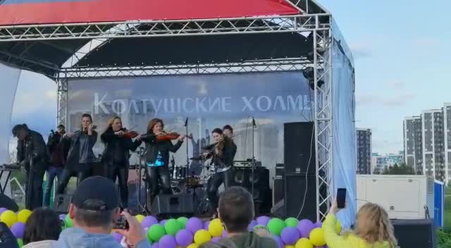 Жители Всеволожского района своими силами организовали рок-фестиваль "Колтушские холмы"