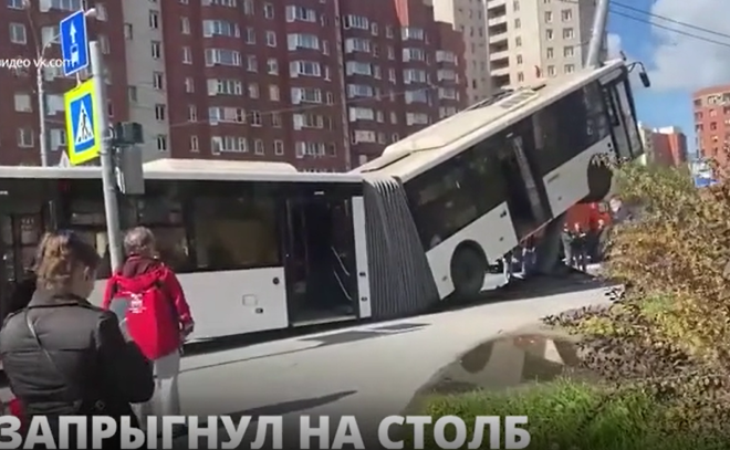В Петербурге выясняют обстоятельства аварии на Ленинском
проспекте