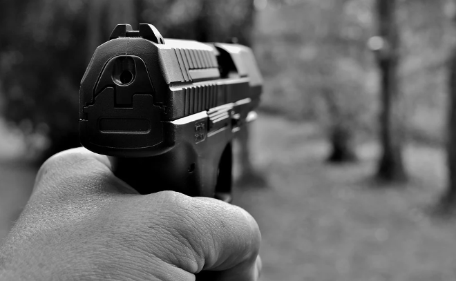 В Волгоградской области мужчина начал стрелять по подросткам из пневматики