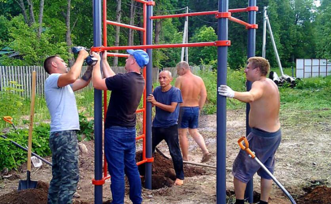 В деревнях Лужского района установили спортивные площадки для занятий воркаутом