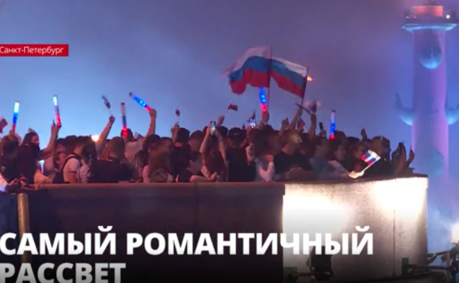 Алые Паруса: 40 тысяч выпускников Петербурга и Ленобласти встречали рассвет
под звуки самого громкого в стране салюта