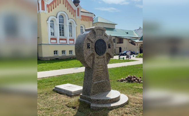 В Тихвине установили памятник на могиле отца композитора Николая Римского-Корсакова