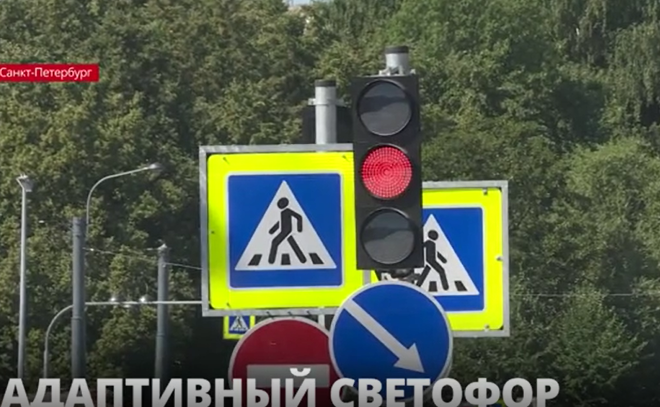 В Петербурге на пересечении Уральской улицы и переулка
Декабристов появился новый светофор за 4.5 млн рублей