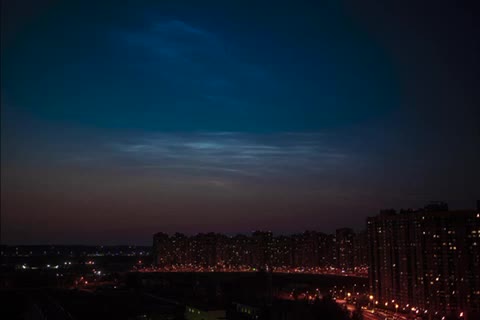 Над Петербургом вновь заметили серебристые облака