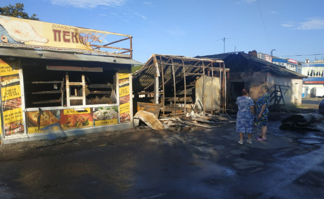 За ночь в поселке Щеглово сгорели три ларька