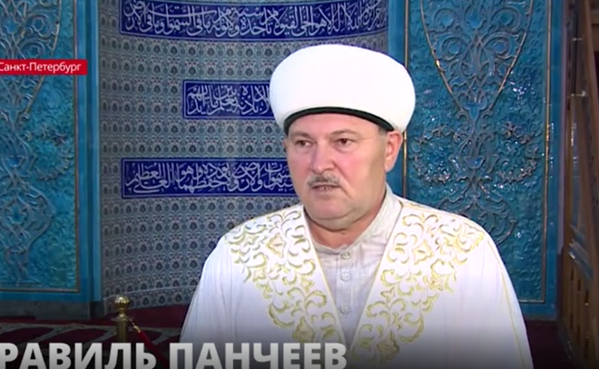 Муфтий Петербурга и Северо-Западного региона Равиль Панчеев призвал мусульман остаться дома и совершить праздничную молитву 20 июля