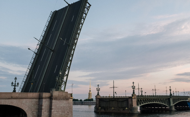 В Петербург вернутся "Поющие мосты"