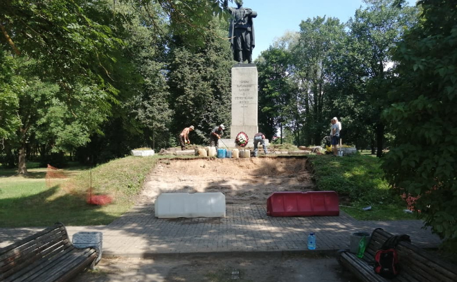В Кингисеппе реконструируют памятник героям-партизанам и подпольщикам