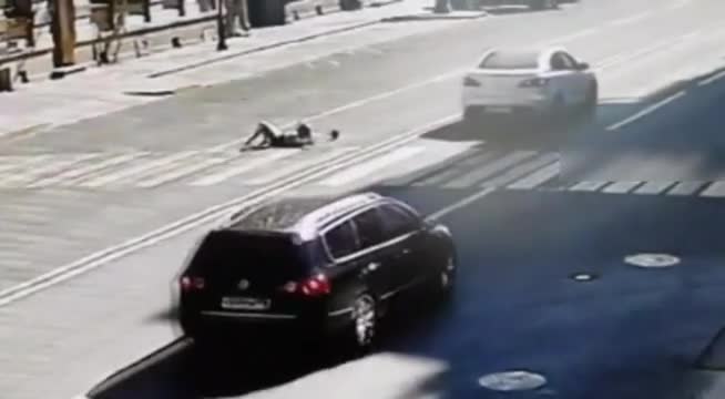 На Кирочной улице сбили девушку на пешеходном переходе