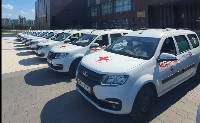 Автопарк Тосненской больницы пополнили 13 новых машин