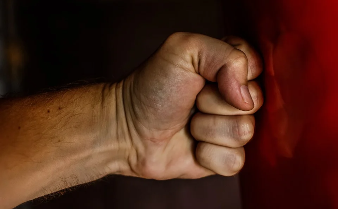 В отеле в Петербурге разгневанный боксер пустил в ход кулаки