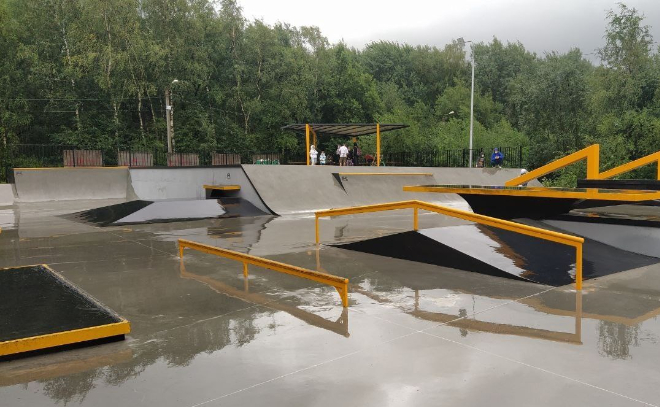 В Буграх открыли современную скейт-площадку