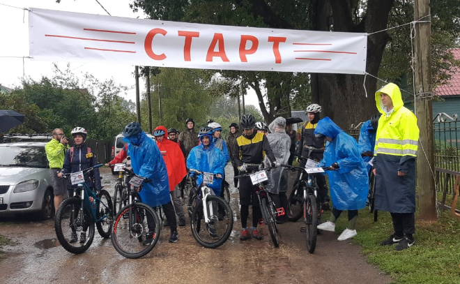 "Дождь велотуристу не помеха": в Ленобласти прошел велопробег