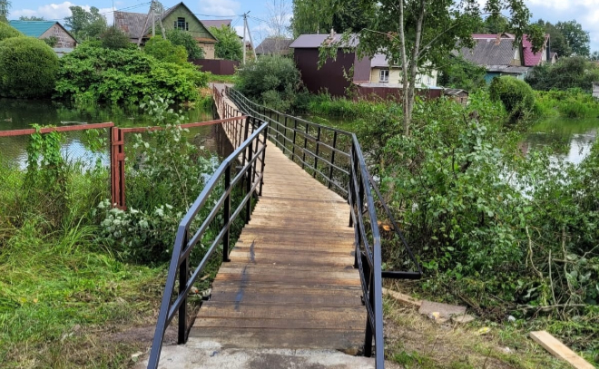 В Гатчине отремонтировали аварийный мост через реку Колпанка