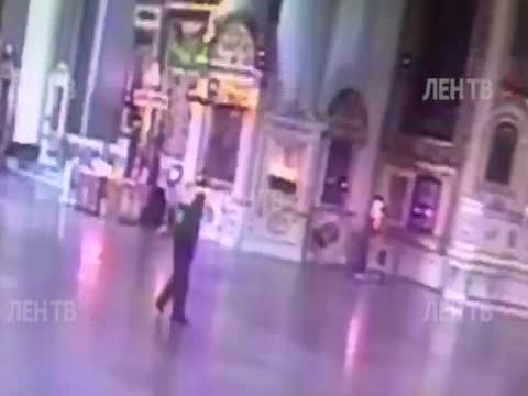 Видео: мужчина совершил акт самосожжения в петербургском храме