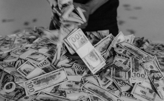 В Светогорске мошенники обманули доверчивую пенсионерку на два миллиона рублей