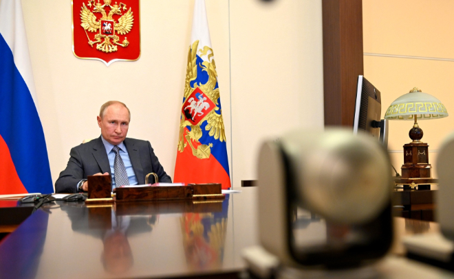 Владимир Путин поручил держать под контролем ситуацию с пожарами в Якутии