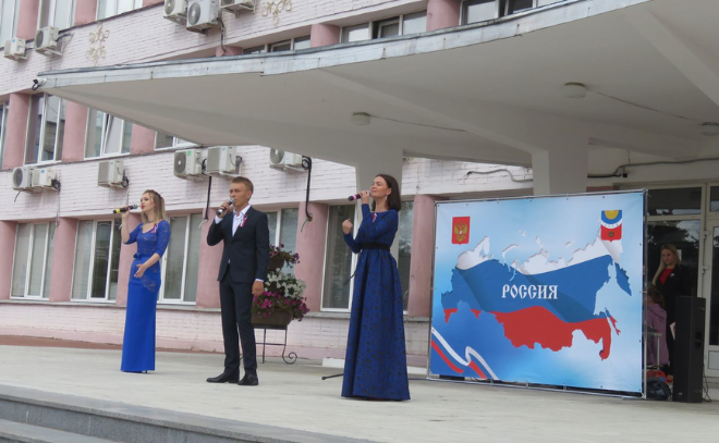 Ленинградцы приняли участие в хоровой акции, посвященной Дню Государственного флага России
