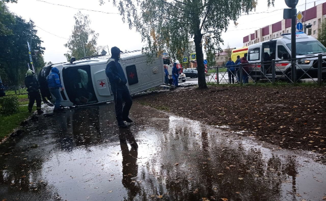 Авария с участием кареты скорой помощи: появились данные о пострадавших в ДТП в Киришах